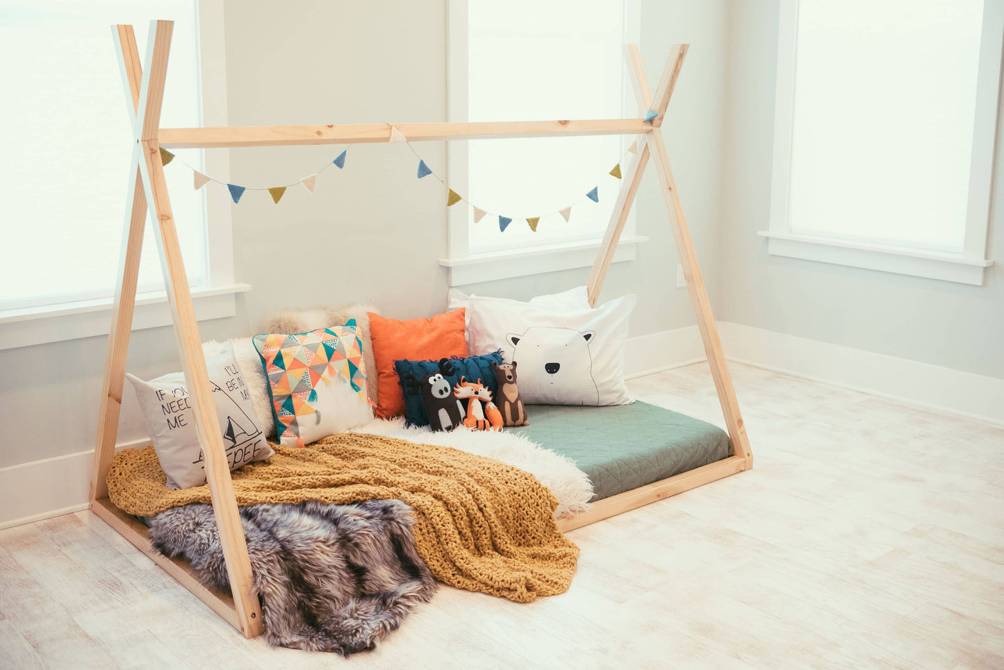 Mateo TeePee Montessori Bed