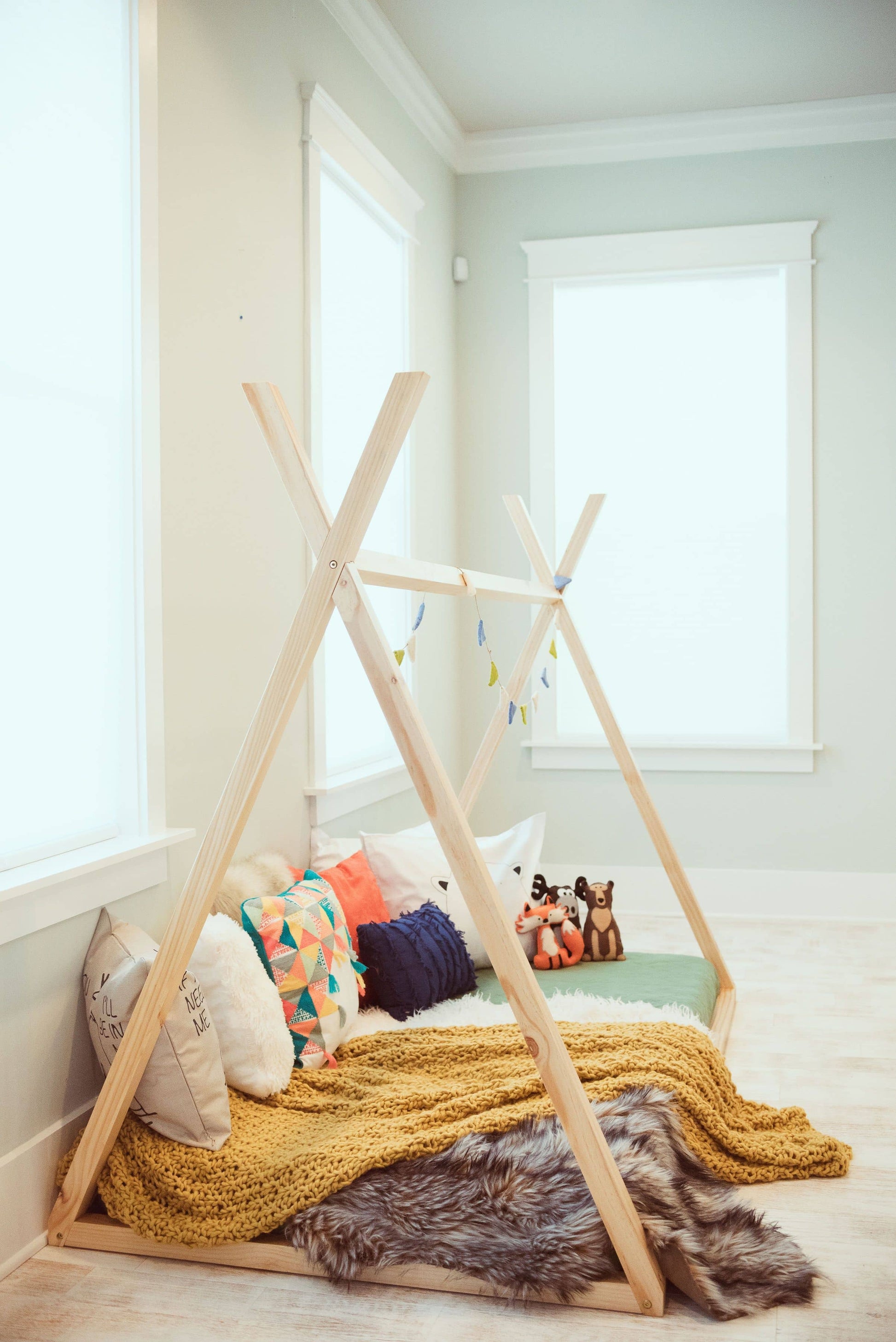 Mateo TeePee Montessori Bed